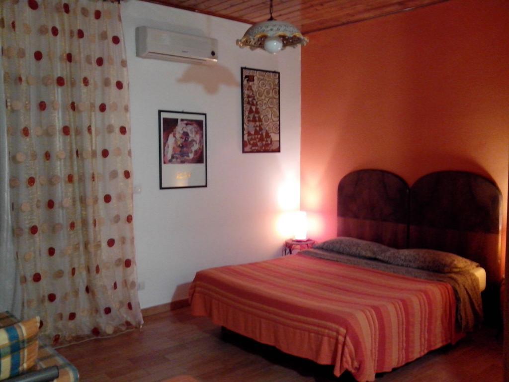 Bed&Breakfast La Casetta SantʼAlessio Siculo Habitación foto
